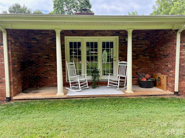 11 Thornberry Drive, Alexander, NC 28701