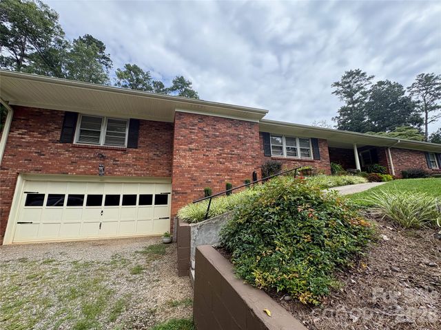 11 Thornberry Drive, Alexander, NC 28701