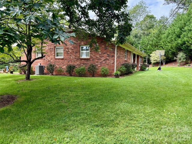 11 Thornberry Drive, Alexander, NC 28701
