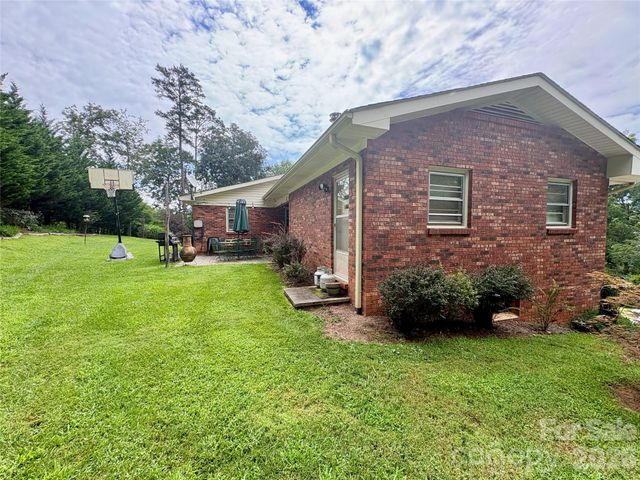 11 Thornberry Drive, Alexander, NC 28701