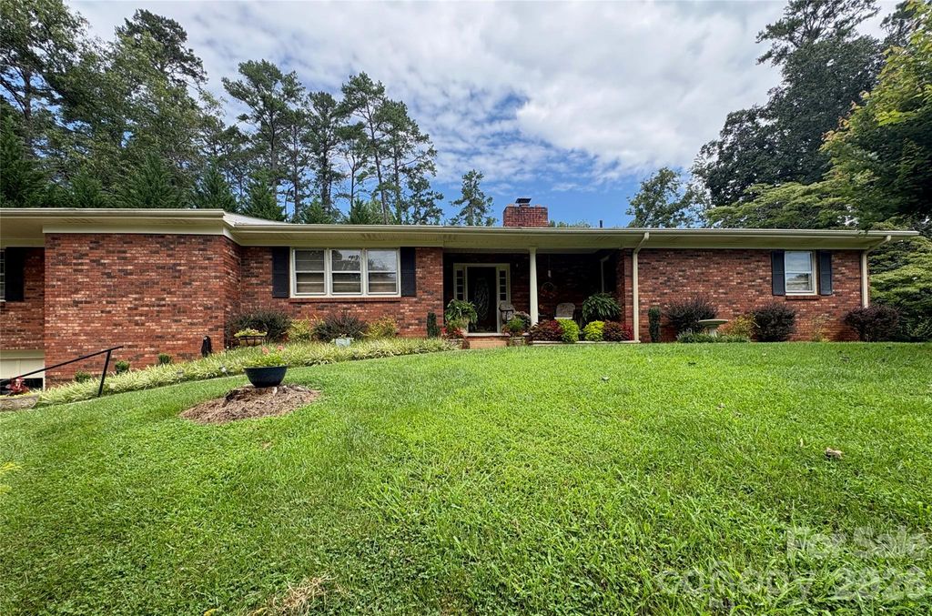 11 Thornberry Drive, Alexander, NC 28701