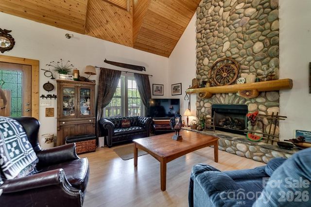 54 Barnwood Way, Whittier, NC 28789