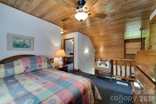 54 Barnwood Way, Whittier, NC 28789