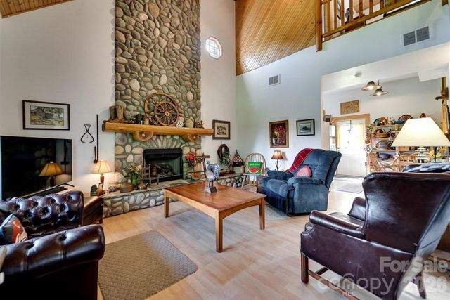 54 Barnwood Way, Whittier, NC 28789