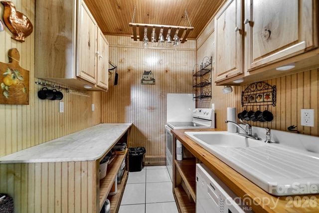 54 Barnwood Way, Whittier, NC 28789