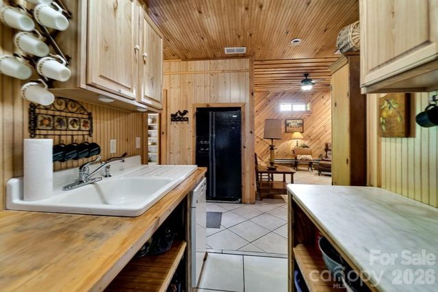 54 Barnwood Way, Whittier, NC 28789