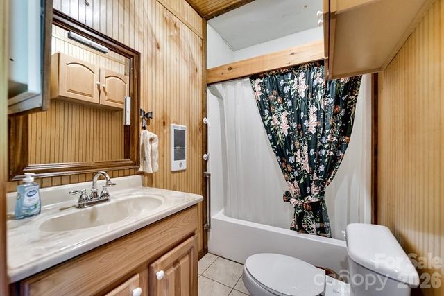 54 Barnwood Way, Whittier, NC 28789