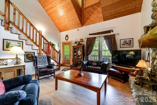 54 Barnwood Way, Whittier, NC 28789