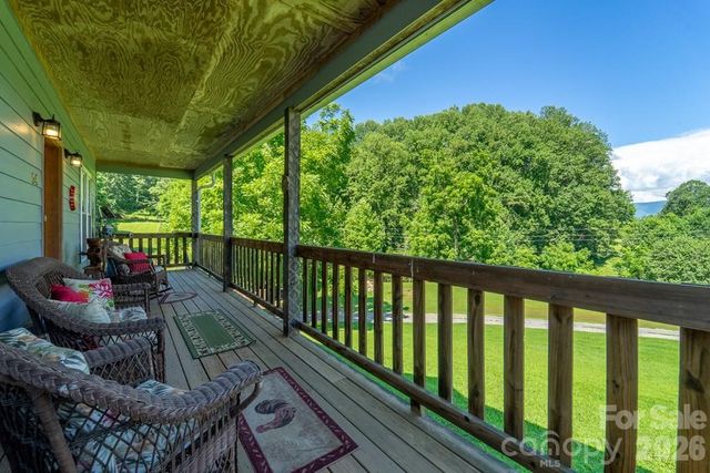 54 Barnwood Way, Whittier, NC 28789