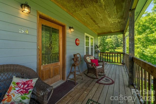 54 Barnwood Way, Whittier, NC 28789