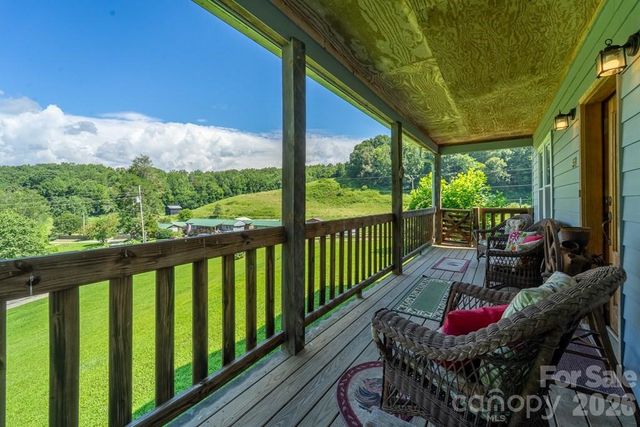 54 Barnwood Way, Whittier, NC 28789