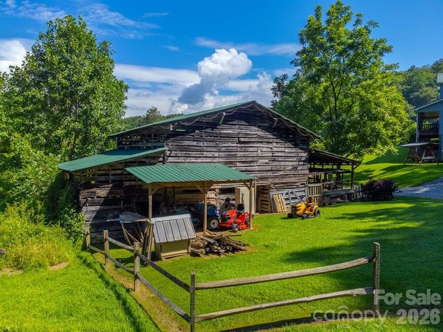 54 Barnwood Way, Whittier, NC 28789