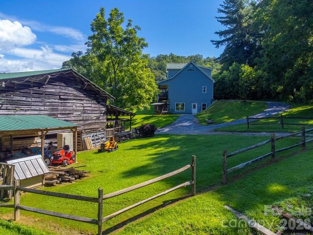 54 Barnwood Way, Whittier, NC 28789