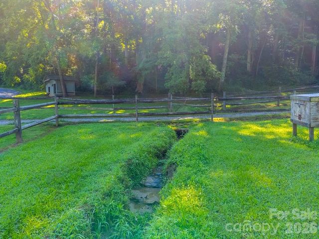 54 Barnwood Way, Whittier, NC 28789