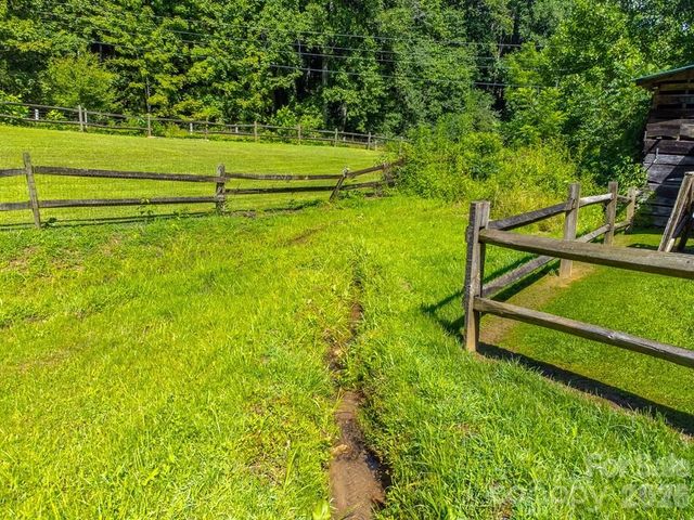 54 Barnwood Way, Whittier, NC 28789
