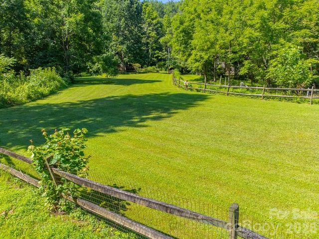 54 Barnwood Way, Whittier, NC 28789