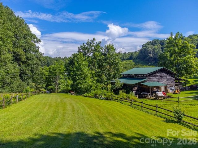 54 Barnwood Way, Whittier, NC 28789