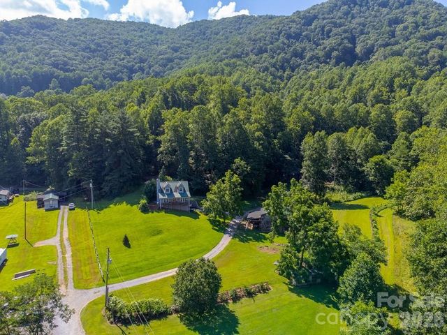 54 Barnwood Way, Whittier, NC 28789