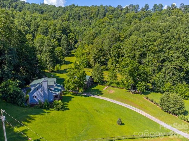 54 Barnwood Way, Whittier, NC 28789