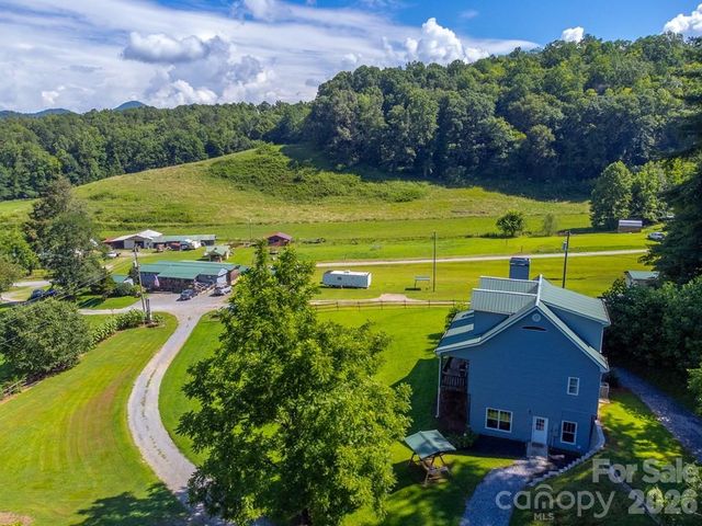 54 Barnwood Way, Whittier, NC 28789