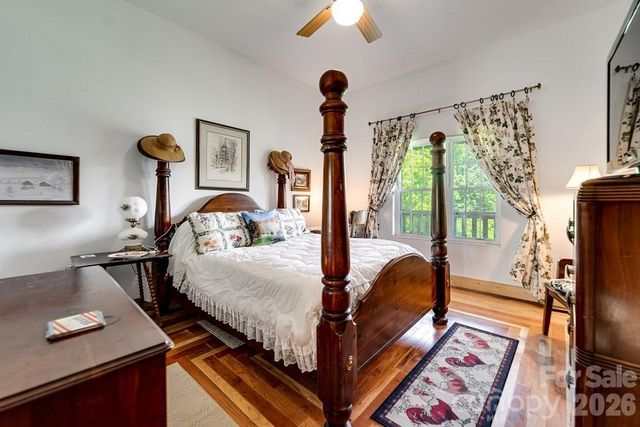 54 Barnwood Way, Whittier, NC 28789