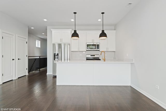 648 E Bowen Avenue 3, Chicago, IL 60653