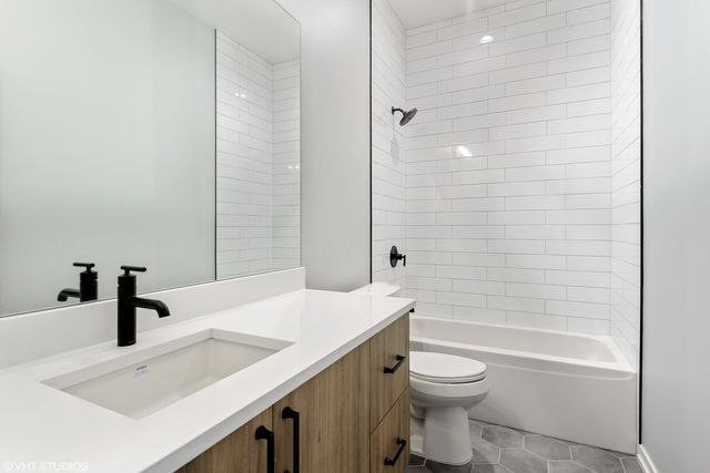 648 E Bowen Avenue 3, Chicago, IL 60653