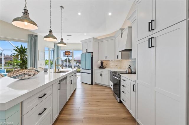 829 Wintergreen CT, Marco Island, FL 34145