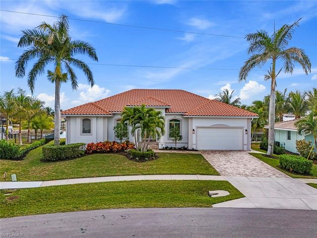 829 Wintergreen CT, Marco Island, FL 34145