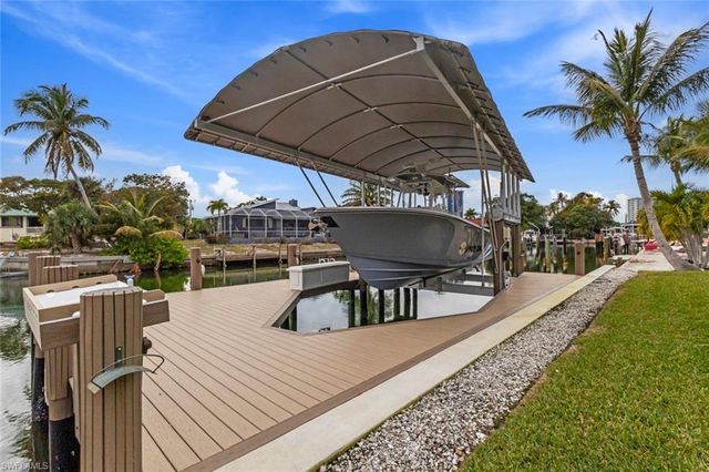 829 Wintergreen CT, Marco Island, FL 34145