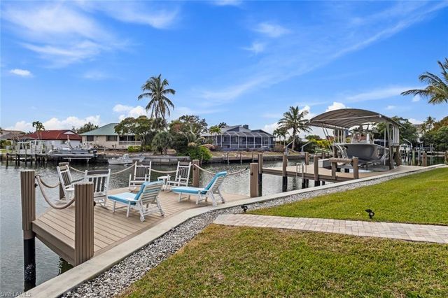 829 Wintergreen CT, Marco Island, FL 34145