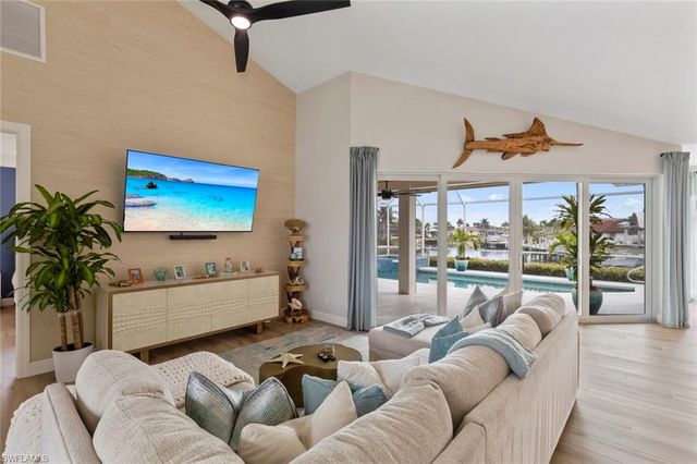 829 Wintergreen CT, Marco Island, FL 34145