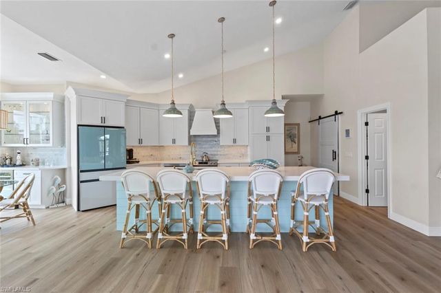 829 Wintergreen CT, Marco Island, FL 34145