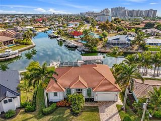 829 Wintergreen CT, Marco Island, FL 34145