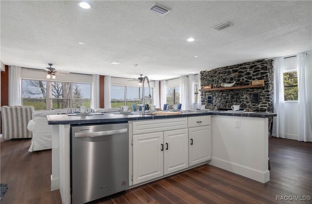 5463 S Withlapopka Drive, Floral City, FL 34436