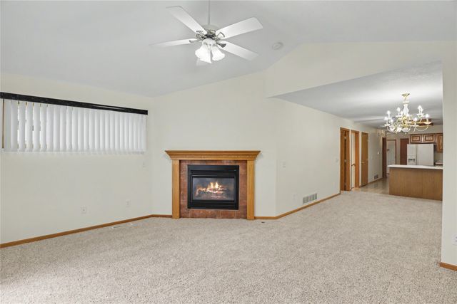 1121 10th Avenue NW, Altoona, IA 50009
