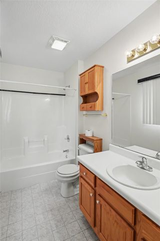 1121 10th Avenue NW, Altoona, IA 50009