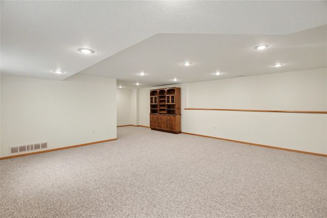 1121 10th Avenue NW, Altoona, IA 50009