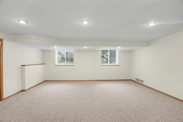 1121 10th Avenue NW, Altoona, IA 50009