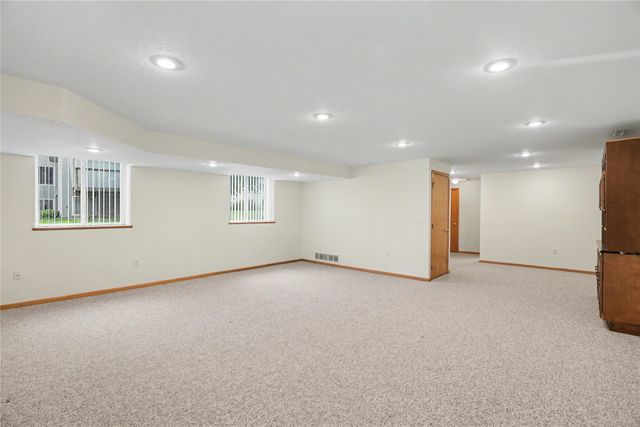 1121 10th Avenue NW, Altoona, IA 50009
