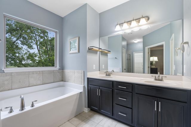 137 Burntash Ln, Hendersonville, TN 37075