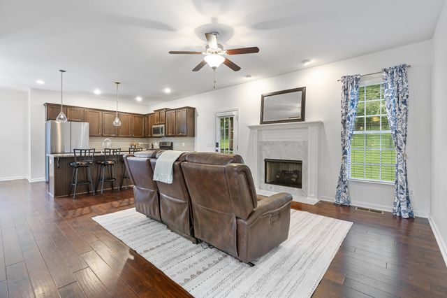 137 Burntash Ln, Hendersonville, TN 37075