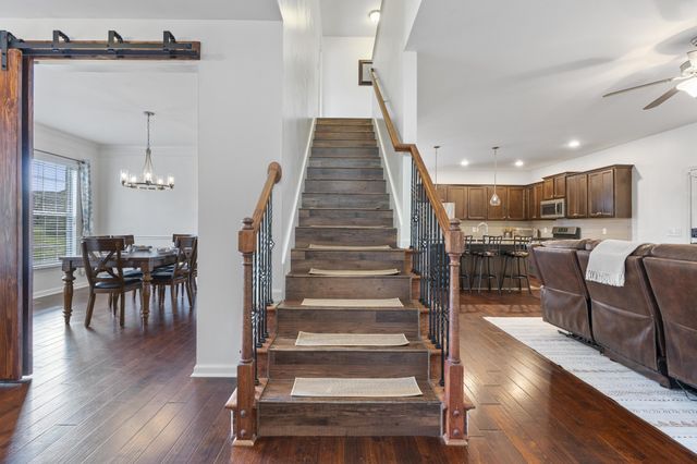 137 Burntash Ln, Hendersonville, TN 37075
