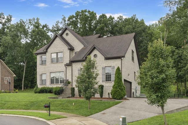 137 Burntash Ln, Hendersonville, TN 37075