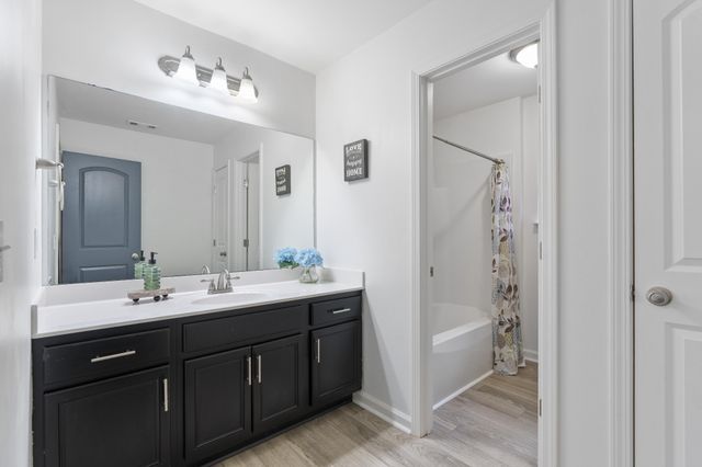 137 Burntash Ln, Hendersonville, TN 37075