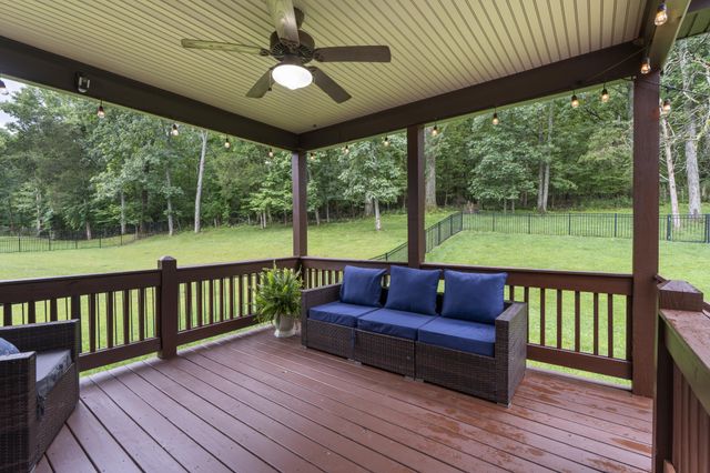 137 Burntash Ln, Hendersonville, TN 37075