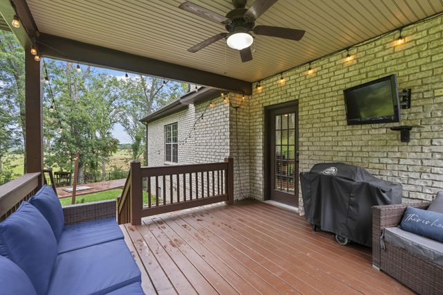 137 Burntash Ln, Hendersonville, TN 37075