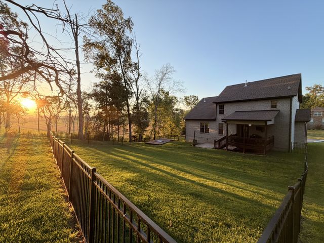 137 Burntash Ln, Hendersonville, TN 37075
