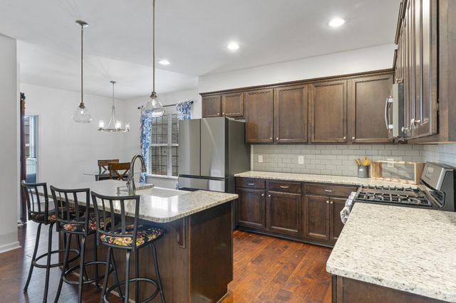 137 Burntash Ln, Hendersonville, TN 37075