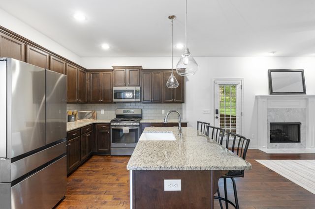 137 Burntash Ln, Hendersonville, TN 37075